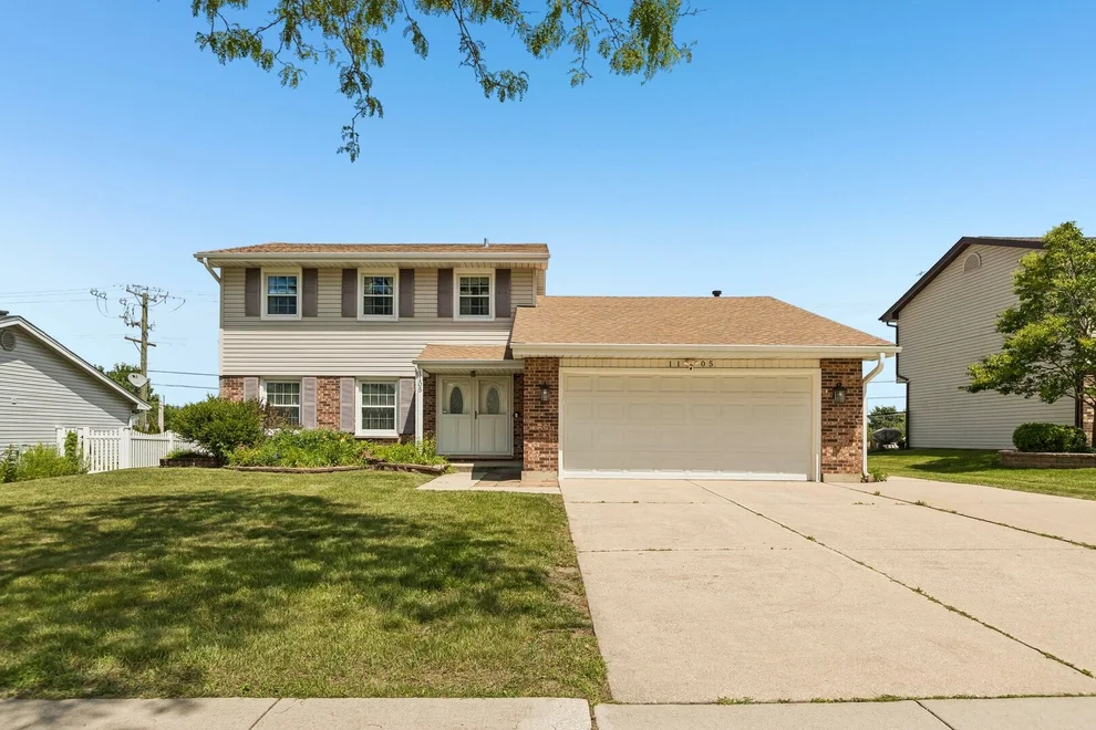 Unit for sale at 1105 E Point Drive, Schaumburg, IL 60193