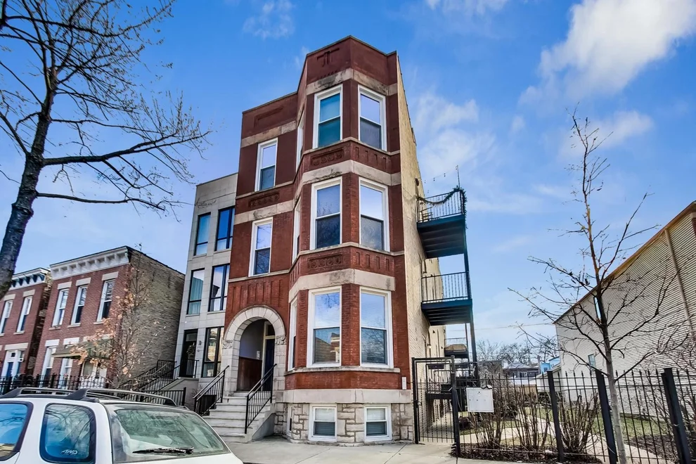 Unit for sale at 2025 W ERIE Street, Chicago, IL 60612