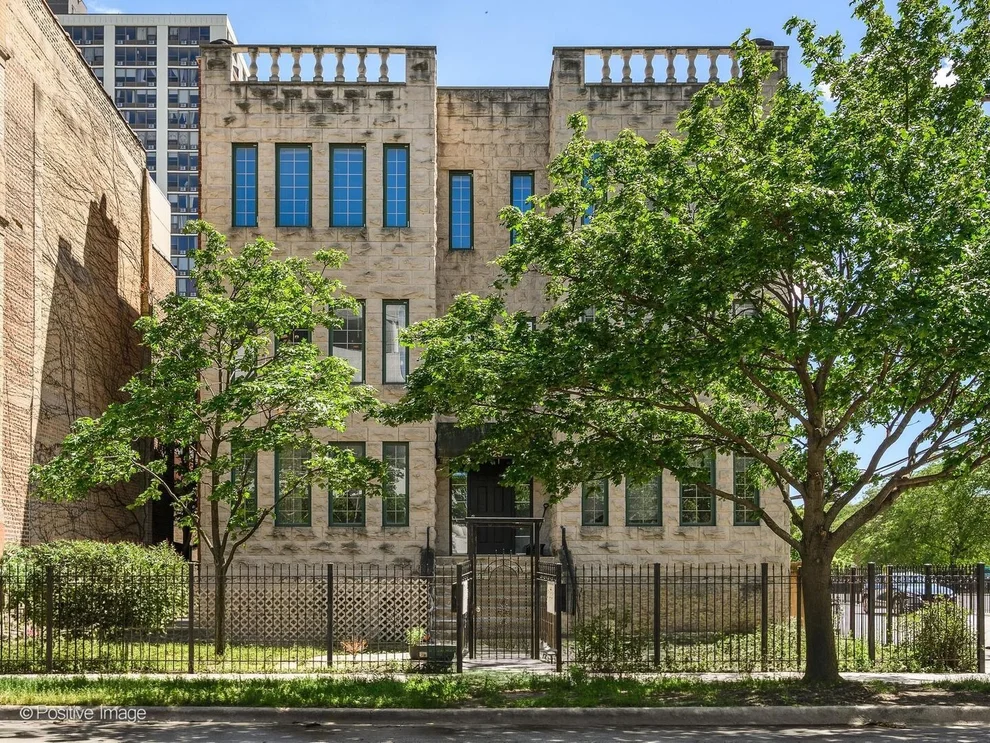 Unit for sale at 825 W Eastwood Avenue, Chicago, IL 60640