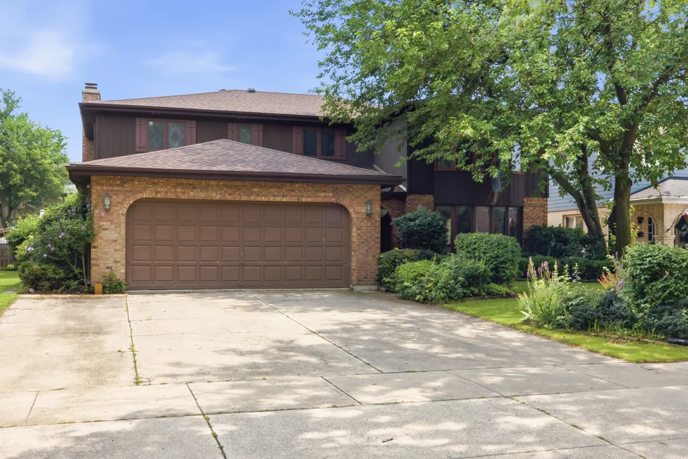 Unit for sale at 301 N Catino Court, Mount Prospect, IL 60056