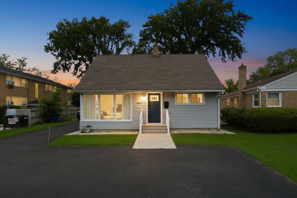 Unit for sale at 1517 E Roosevelt Road, Wheaton, IL 60187