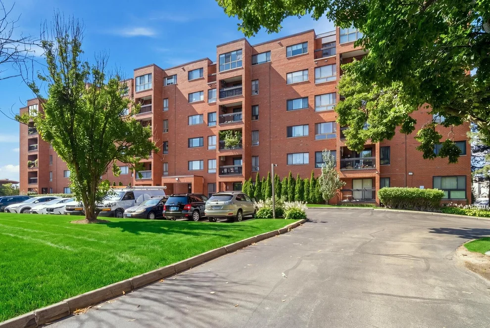 Unit for sale at 3700 Capri Court, Glenview, IL 60025