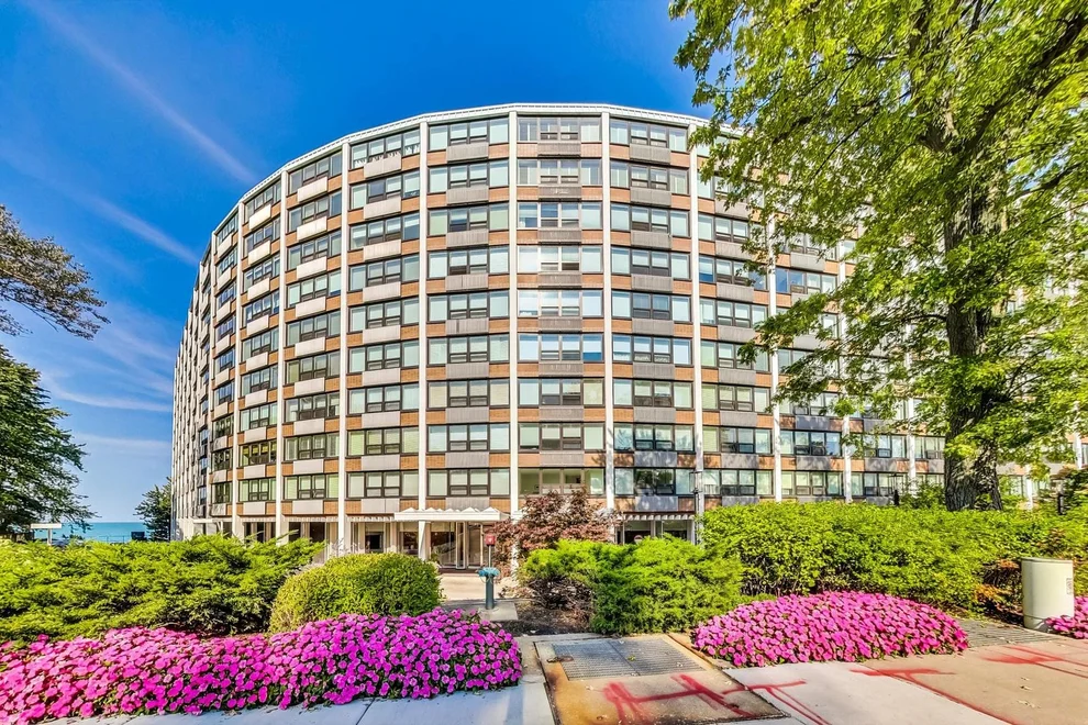 Unit for sale at 1630 N Sheridan Road, Wilmette, IL 60091
