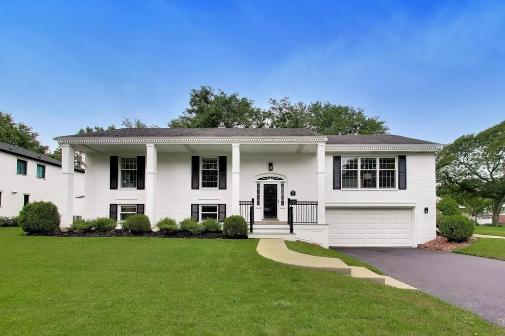 Unit for sale at 955 W Gilbert Road, Palatine, IL 60067
