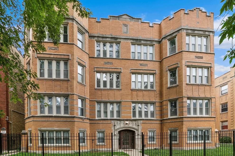 Unit for sale at 6230 N Mozart Street, Chicago, IL 60659