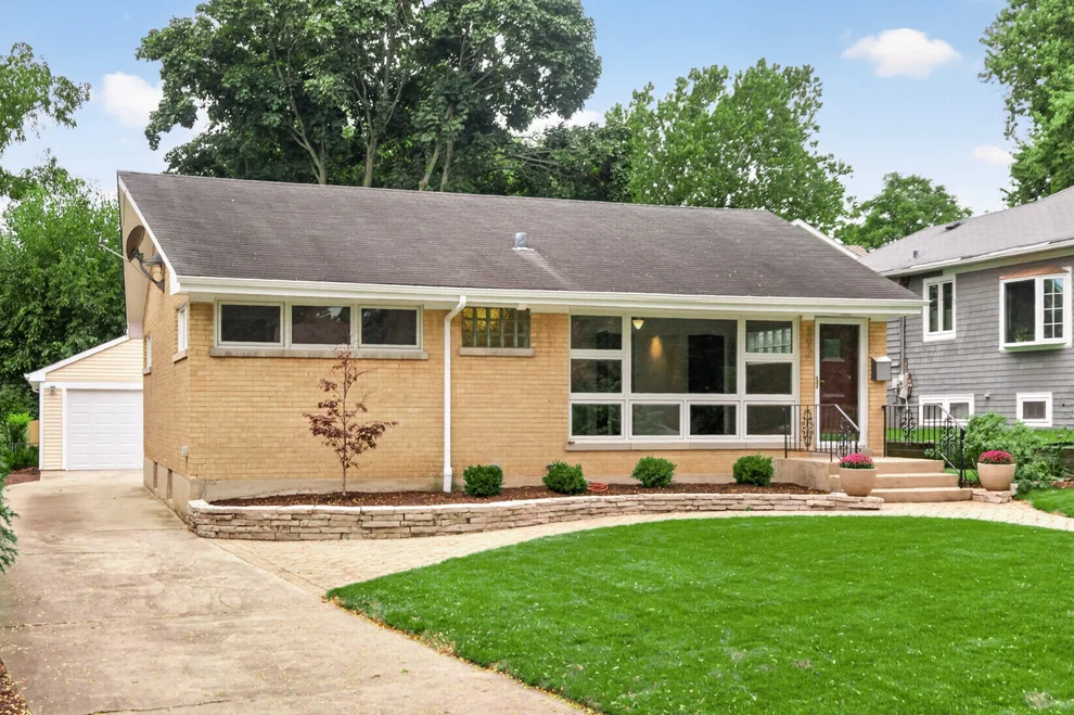 Unit for sale at 392 WINDSOR Avenue, Glen Ellyn, IL 60137