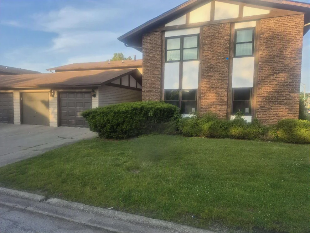 Unit for sale at 19210 Elm Drive, Country Club Hills, IL 60478