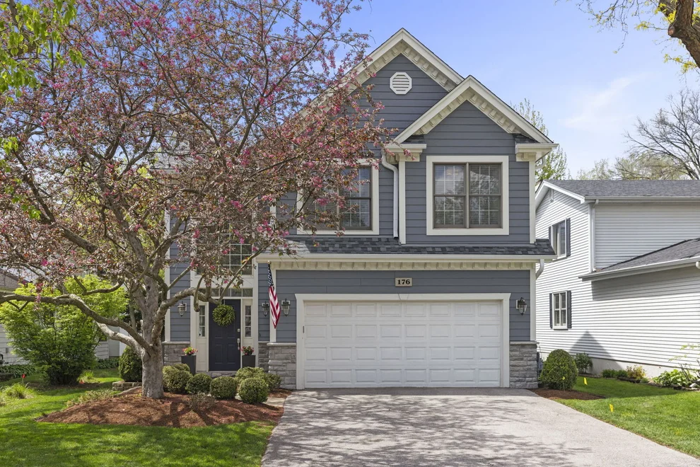 Unit for sale at 176 Hillcrest Avenue, Glen Ellyn, IL 60137