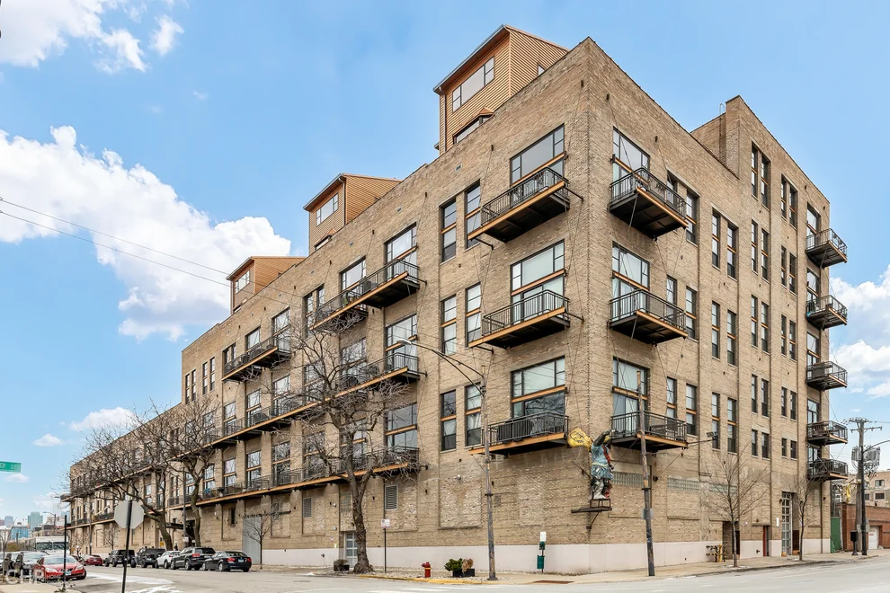 Unit for sale at 2545 S DEARBORN Street, Chicago, IL 60616