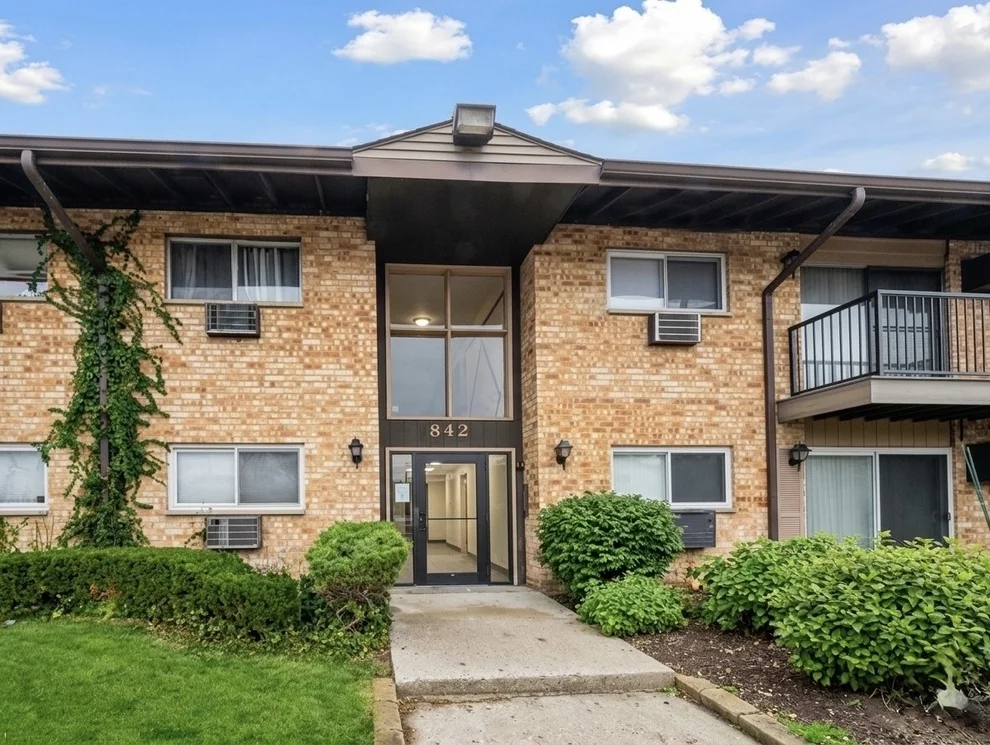 Unit for sale at 842 E Old Willow Road, Prospect Heights, IL 60070