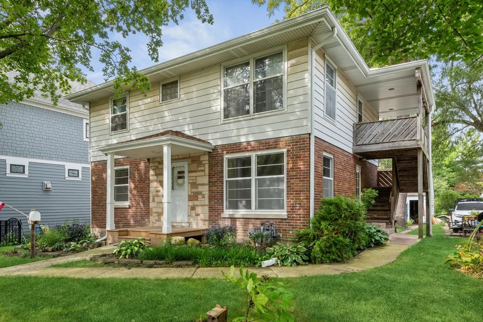 Unit for sale at 215 N Mill Street, Naperville, IL 60540