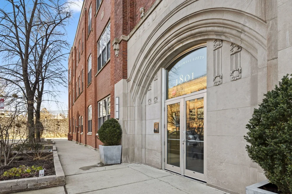 Unit for sale at 1801 W Larchmont Avenue, Chicago, IL 60613