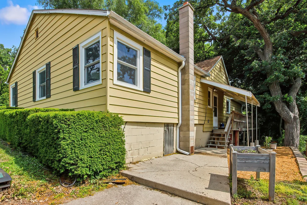 Unit for sale at 33834 Hillcrest Drive, Burlington, WI 53105