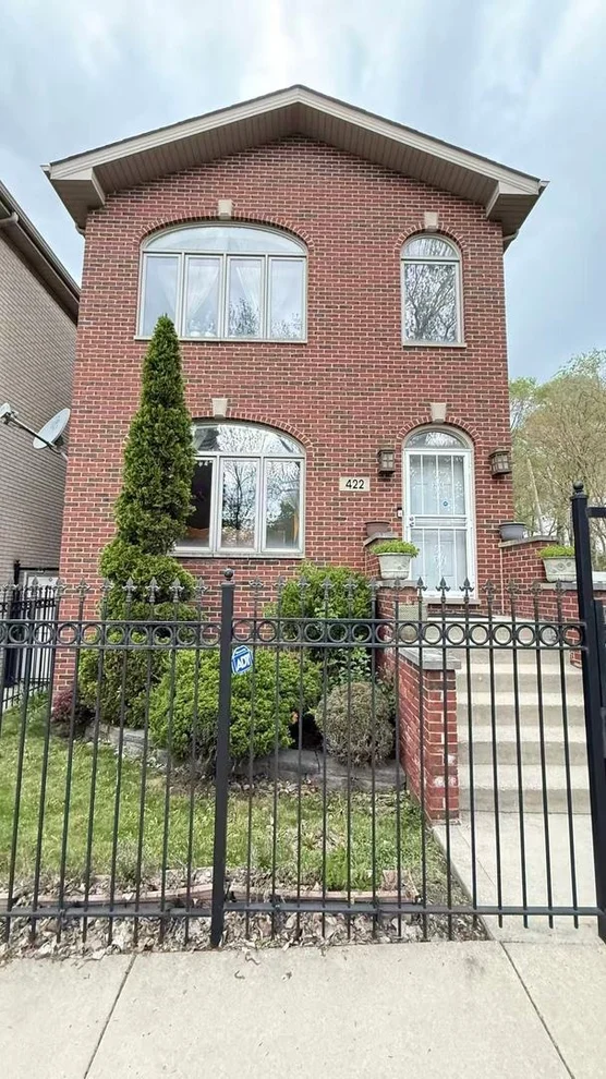 Unit for sale at 422 W 42nd Place, Chicago, IL 60609