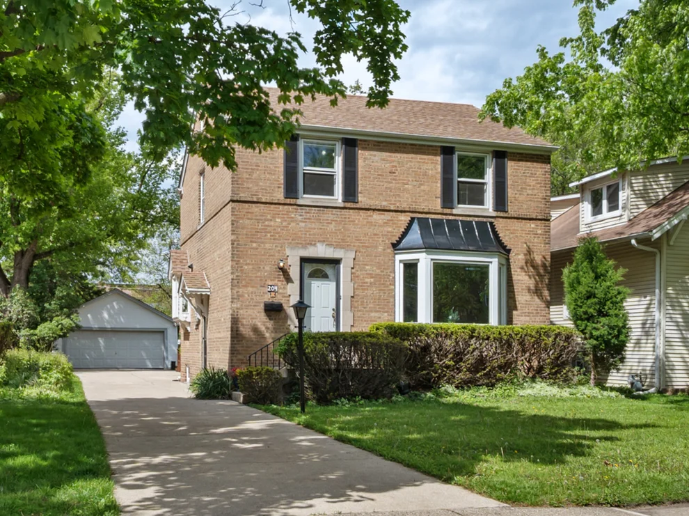 Unit for sale at 204 Parkview Road, Riverside, IL 60546