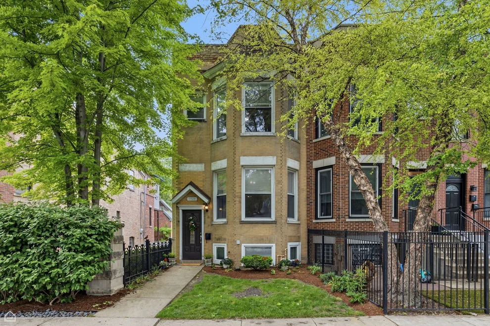 Unit for sale at 1926 W Oakdale Avenue, Chicago, IL 60657