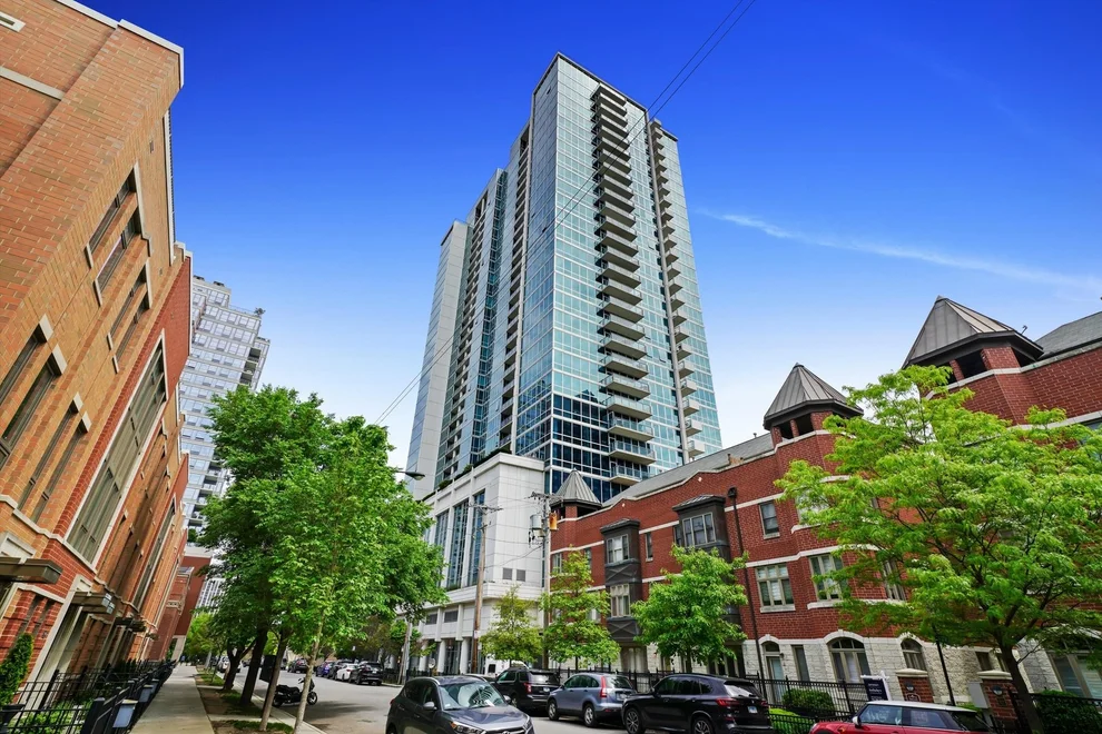 Unit for sale at 1629 S Prairie Avenue, Chicago, IL 60616