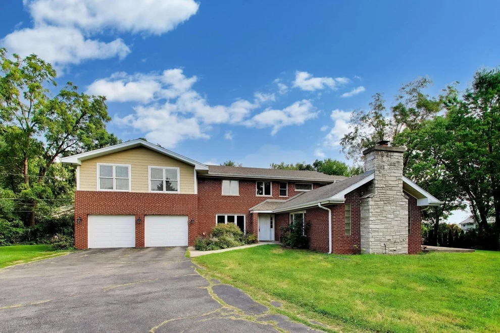 Unit for sale at 16W270 94th Place, Burr Ridge, IL 60527