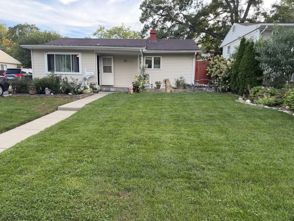 Unit for sale at 25 Meadowlark Lane, Carpentersville, IL 60110