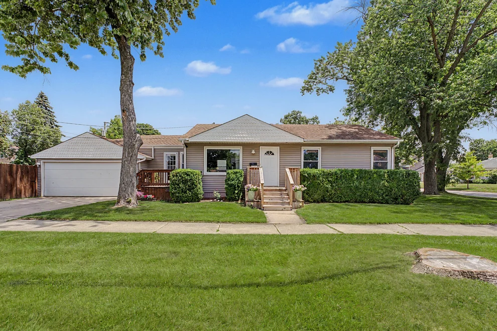 Unit for sale at 1191 White Street, Des Plaines, IL 60016