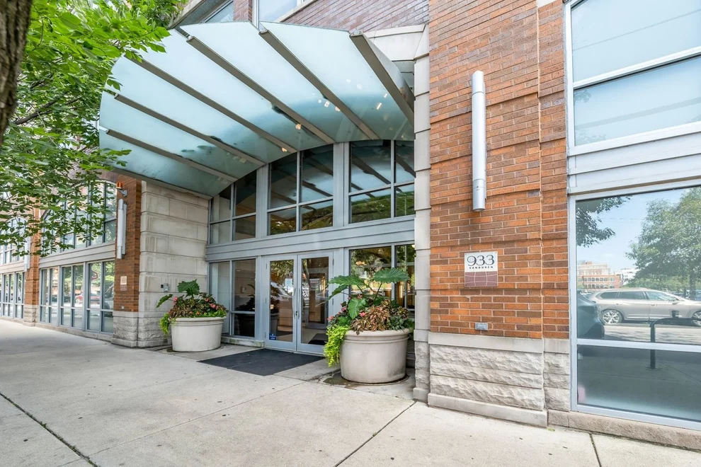 Unit for sale at 933 W Van Buren Street, Chicago, IL 60607