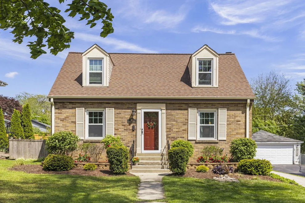 Unit for sale at 919 N President Street, Wheaton, IL 60187