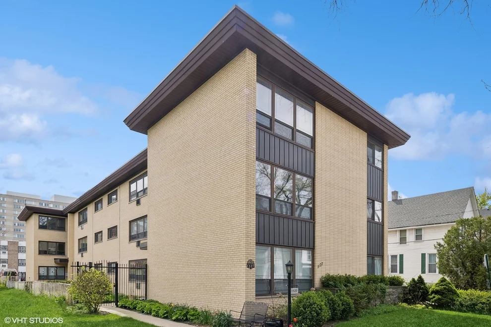 Unit for sale at 1127 W ERIE Unit 1C Street, Oak Park, IL 60302