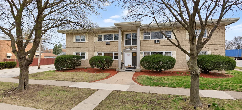 Unit for sale at 4010 Monroe Street, Bellwood, IL 60104