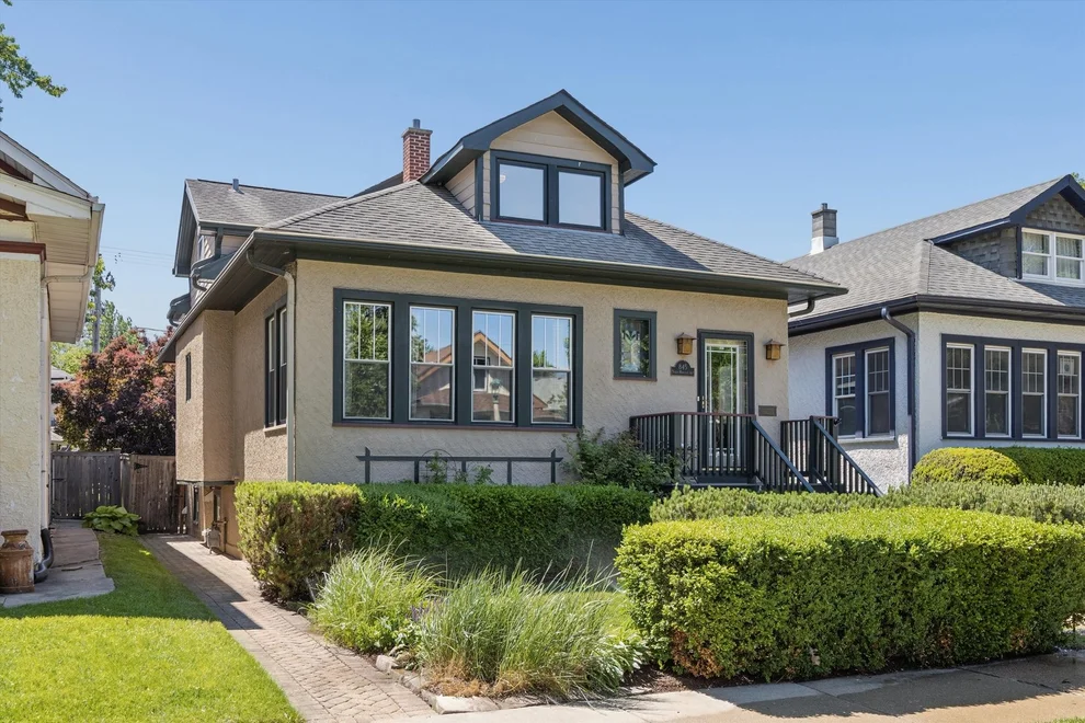 Unit for sale at 845 Mapleton Avenue, Oak Park, IL 60302