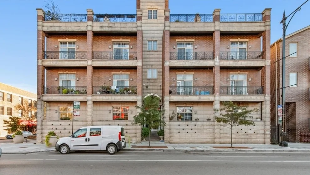 Unit for sale at 2635 W Lawrence Avenue, Chicago, IL 60625