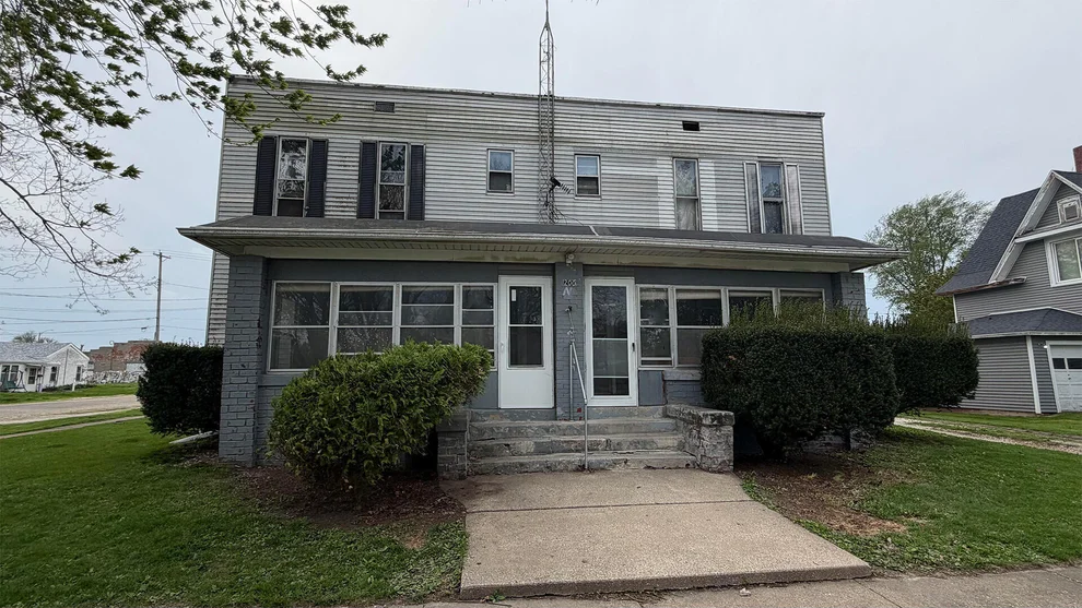 Unit for sale at 200 N Jefferson Street, Abingdon, IL 61410