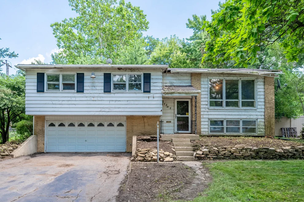 Unit for sale at 7207 Catalpa Avenue, Woodridge, IL 60517