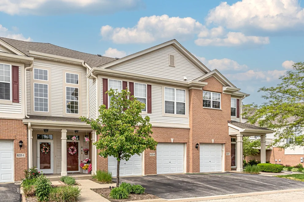 Unit for sale at 8225 Concord Lane, Justice, IL 60458