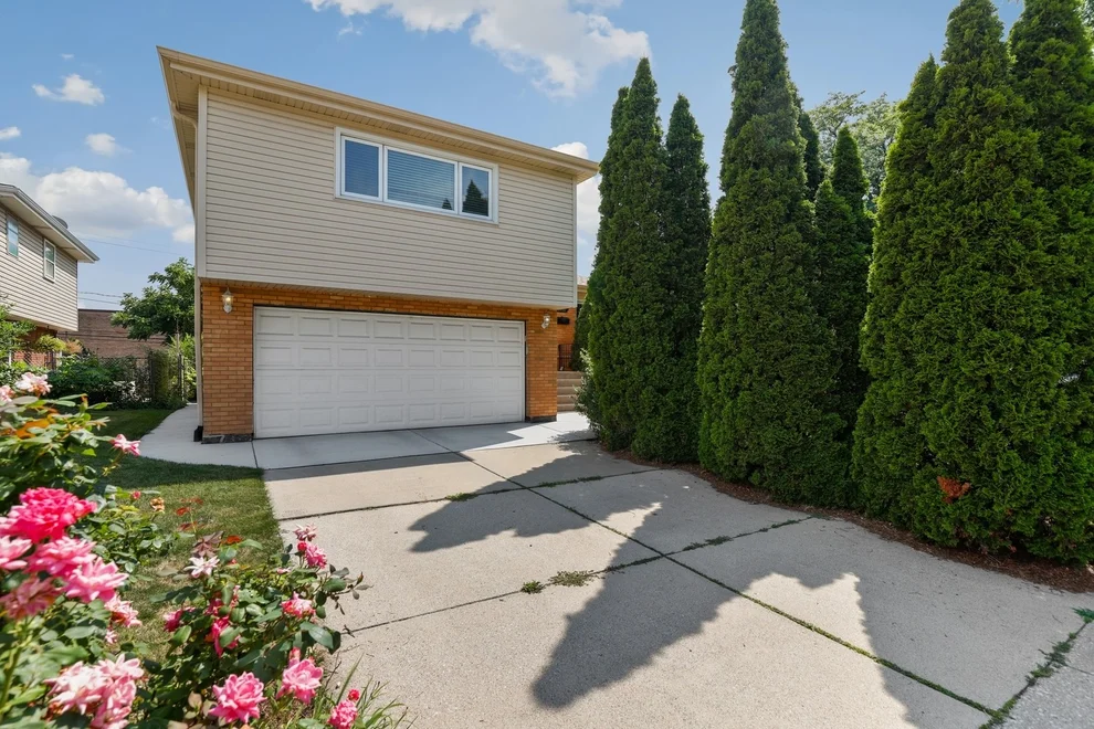 Unit for sale at 4701 W 102nd Street, Oak Lawn, IL 60453
