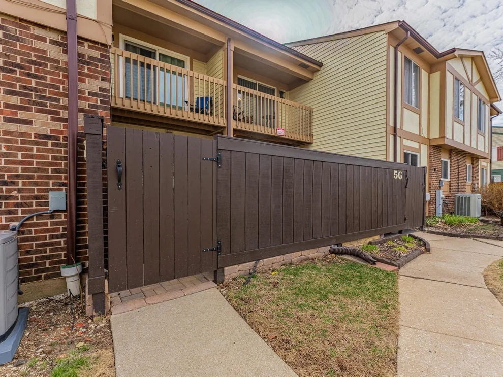 Unit for sale at 5G Fernwood Drive, Bolingbrook, IL 60440