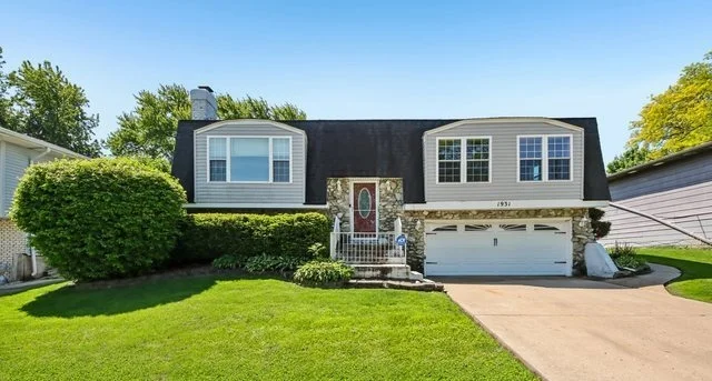 Unit for sale at 1931 Hollywood Avenue, Hanover Park, IL 60133