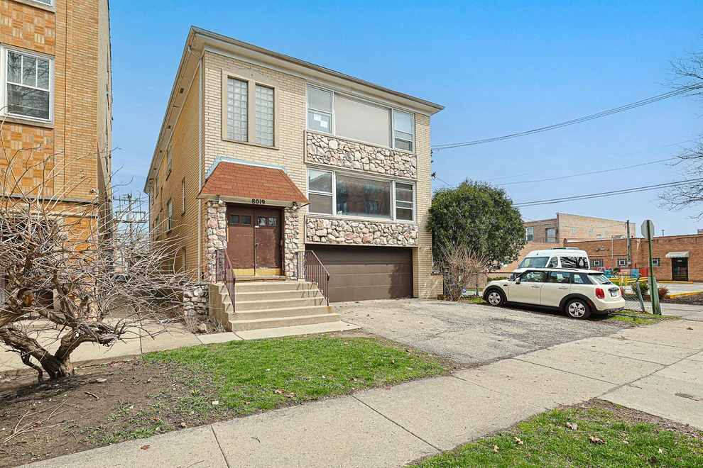 Unit for sale at 8019 Kilpatrick Avenue, Skokie, IL 60076