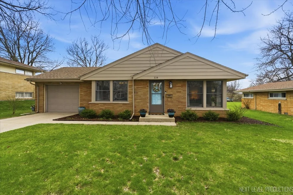 Unit for sale at 116 Briar Lane, North Aurora, IL 60542