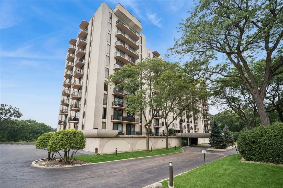 Unit for sale at 190 S Wood Dale Road, Wood Dale, IL 60191