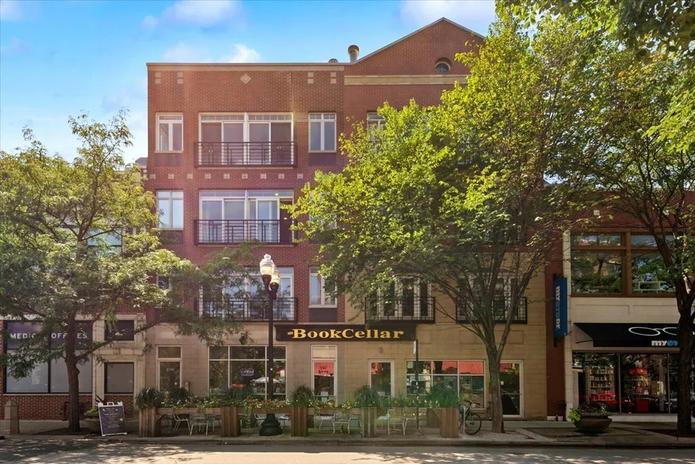 Unit for sale at 4736 N Lincoln Avenue, Chicago, IL 60625