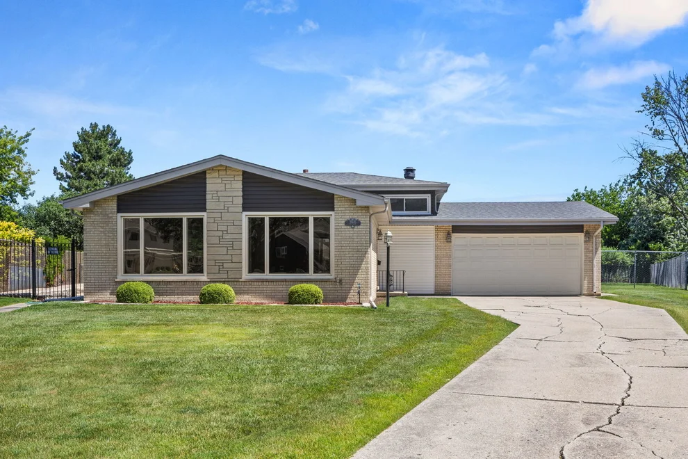 Unit for sale at 3N445 Jill Court, Elmhurst, IL 60126