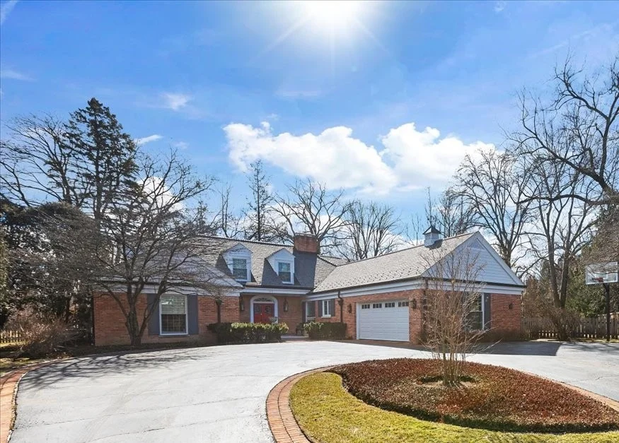 Unit for sale at 1115 Golfview Lane, Glenview, IL 60025