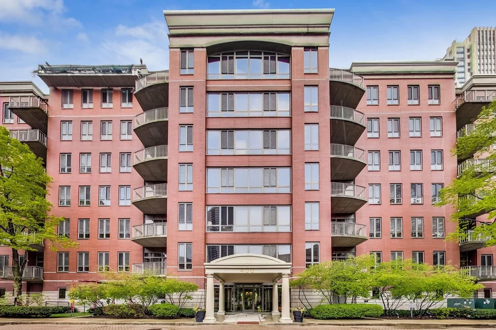 Unit for sale at 400 N CLINTON Street, Chicago, IL 60654