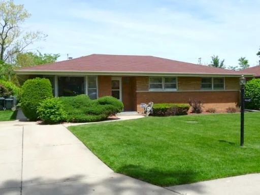 Unit for sale at 4440 GREENLEAF Avenue, LINCOLNWOOD, IL 60712