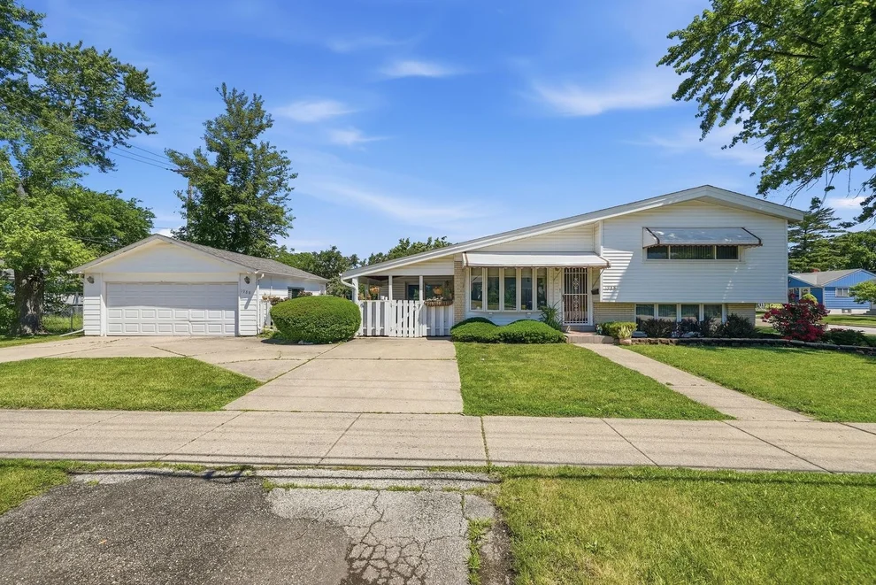 Unit for sale at 1988 E Touhy Avenue, Des Plaines, IL 60018