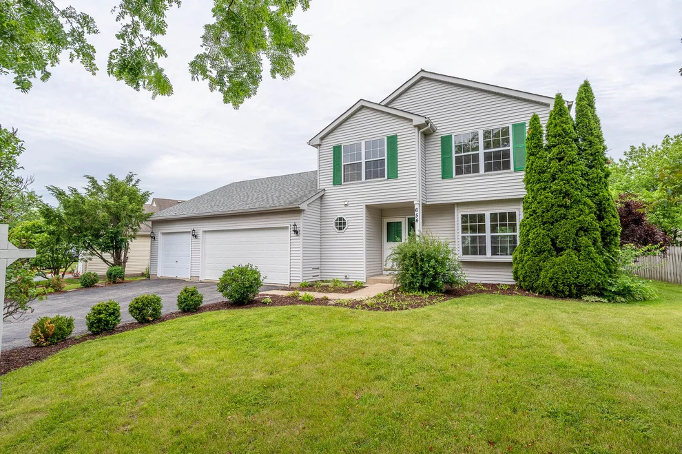 Unit for sale at 654 Anderson Drive, Lake In The Hills, IL 60156