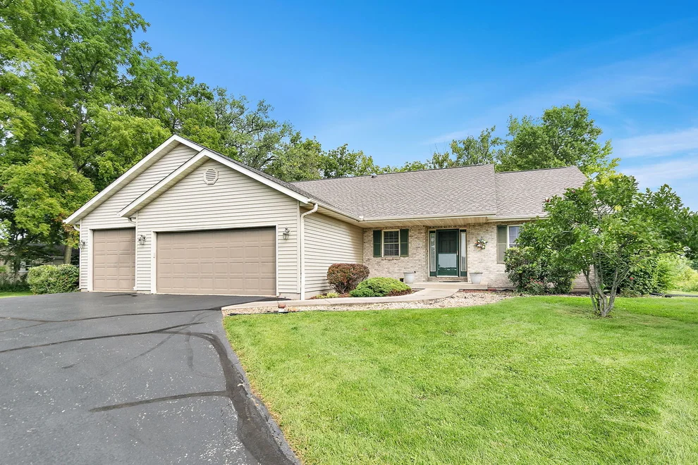 Unit for sale at 10296 E Kyte Road, Rochelle, IL 61068