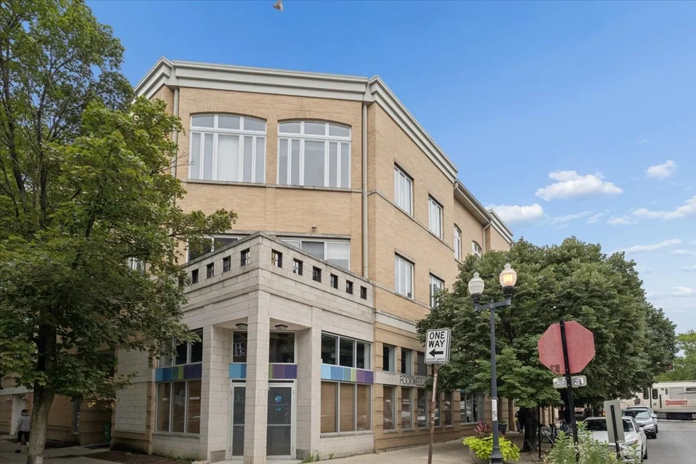 Unit for sale at 2555 W Leland Avenue, Chicago, IL 60625