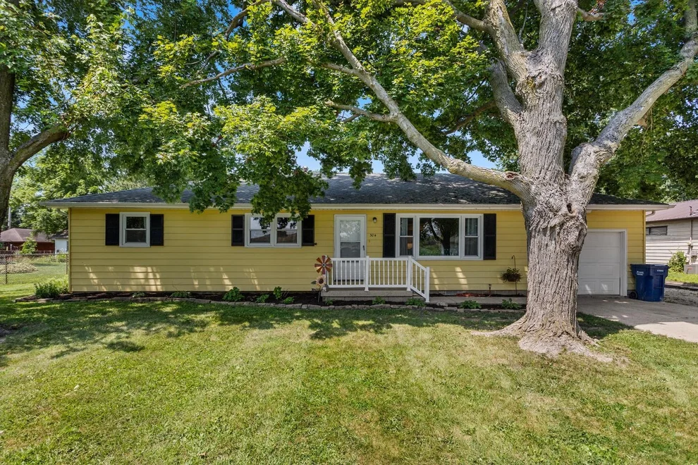 Unit for sale at 304 S McKinley Street, Mansfield, IL 61854