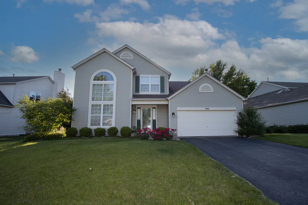 Unit for sale at 990 Wilkinson Lane, North Aurora, IL 60542